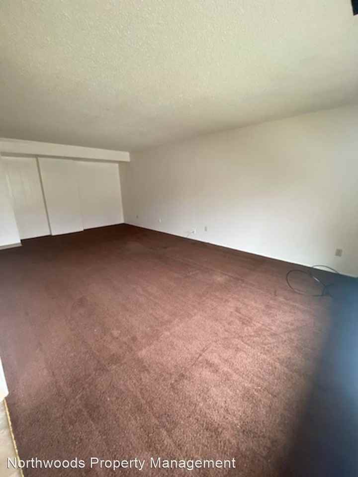 235 Gateway Blvd #D - Photo 3 of 12