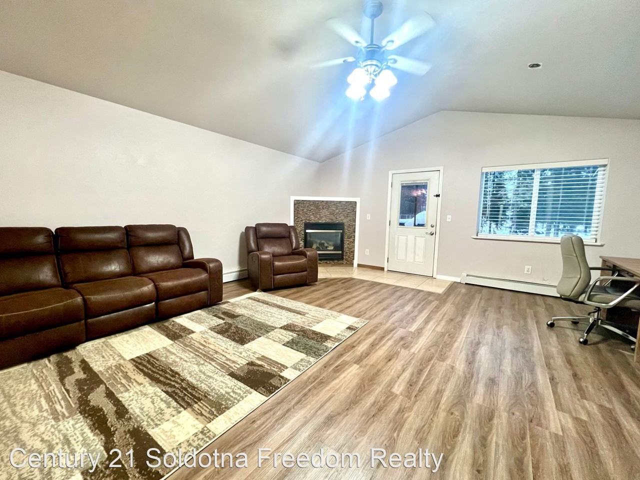 750 Baleen Ave - Photo 3 of 14