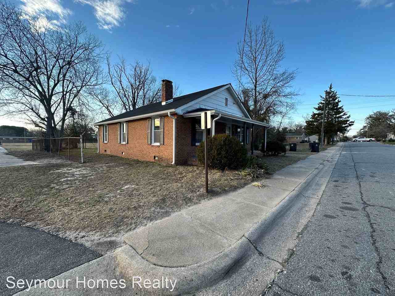 1009 Devereaux St - Photo 2 of 29