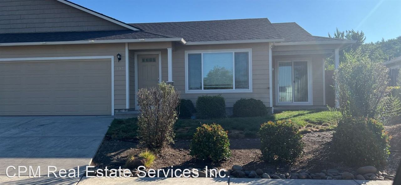 2 Bedroom 2 Bathroom Duplex with 2 Car Attached Garage Apartments 133