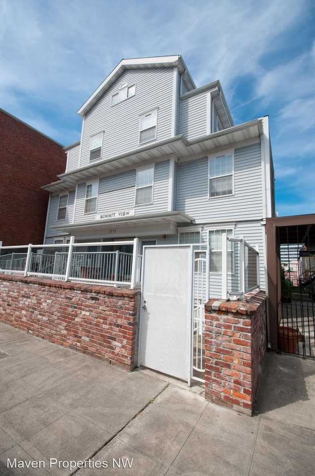 1711 Summit Ave - Photo 2 of 9