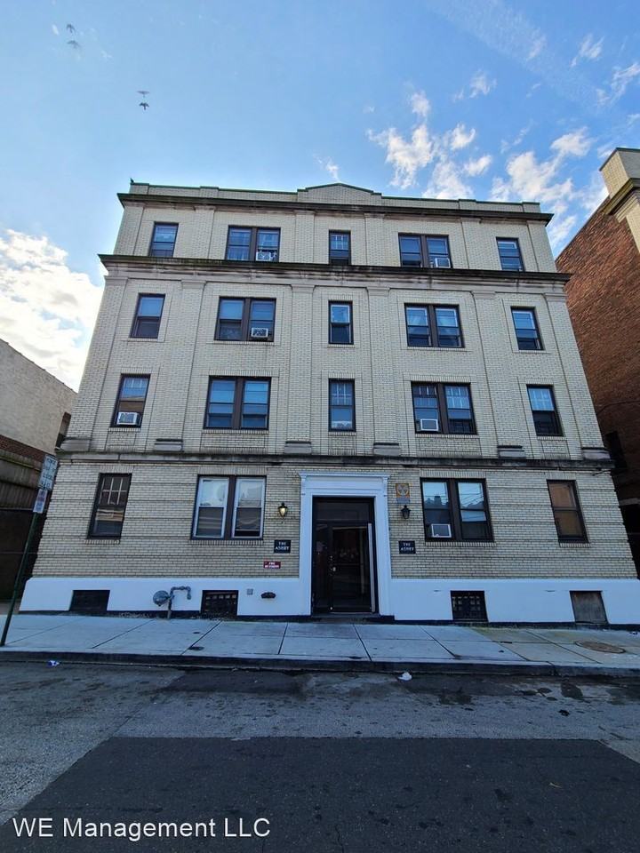 6820 Ludlow Street - Photo 3 of 8