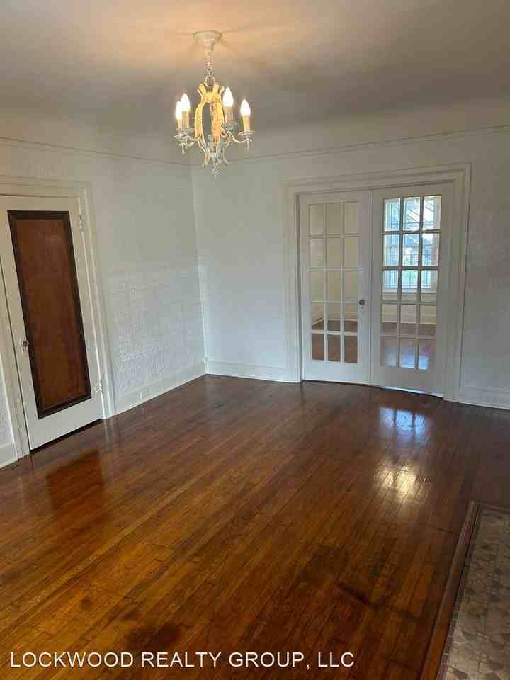 1037 W Magnolia Ave - Photo 3 of 13
