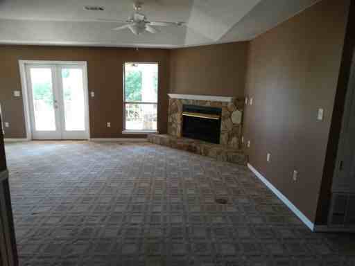 980 Nancy Ln - Photo 2 of 13