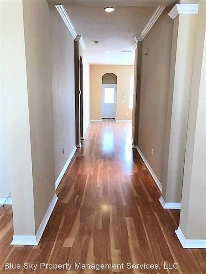 NEW - 1124 RUSH St - Photo 2 of 18