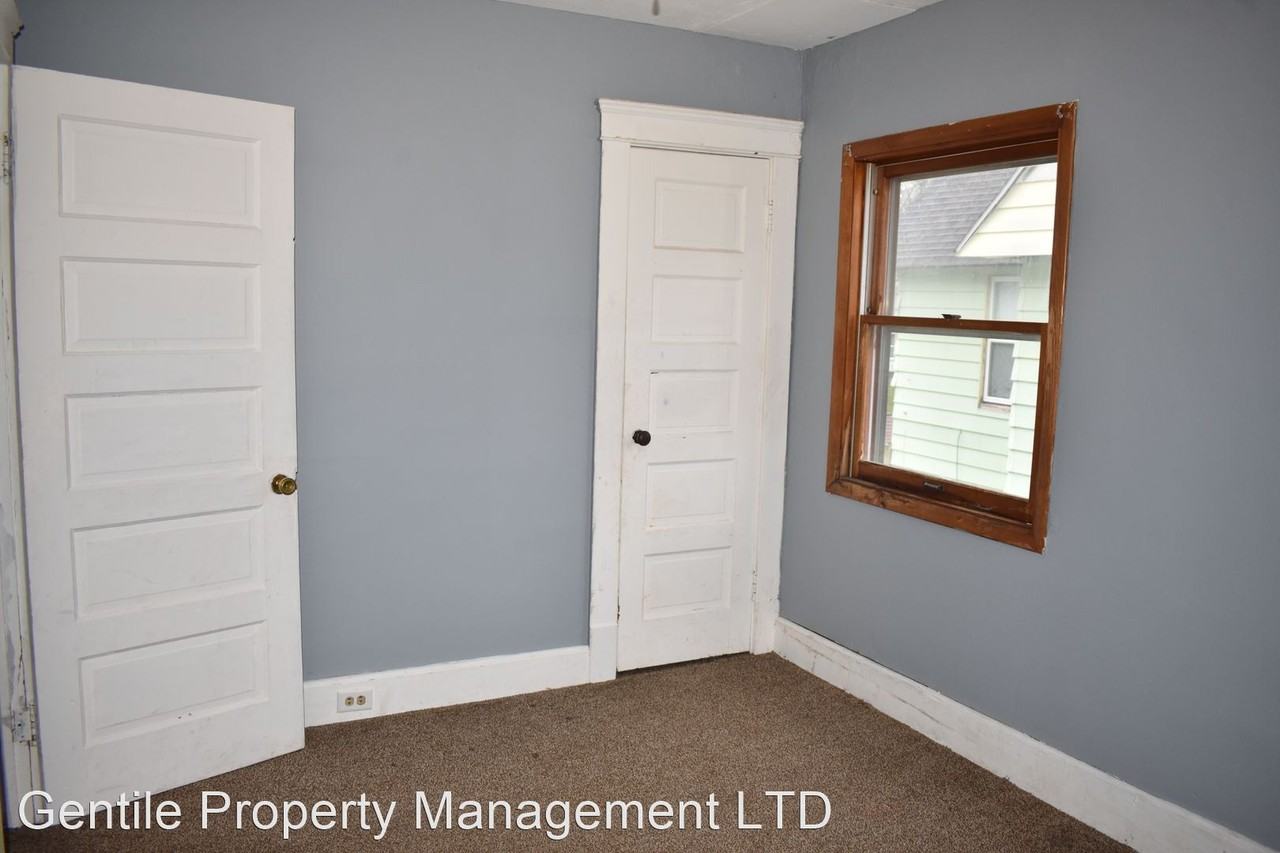5211 Adams Ave - Photo 3 of 13