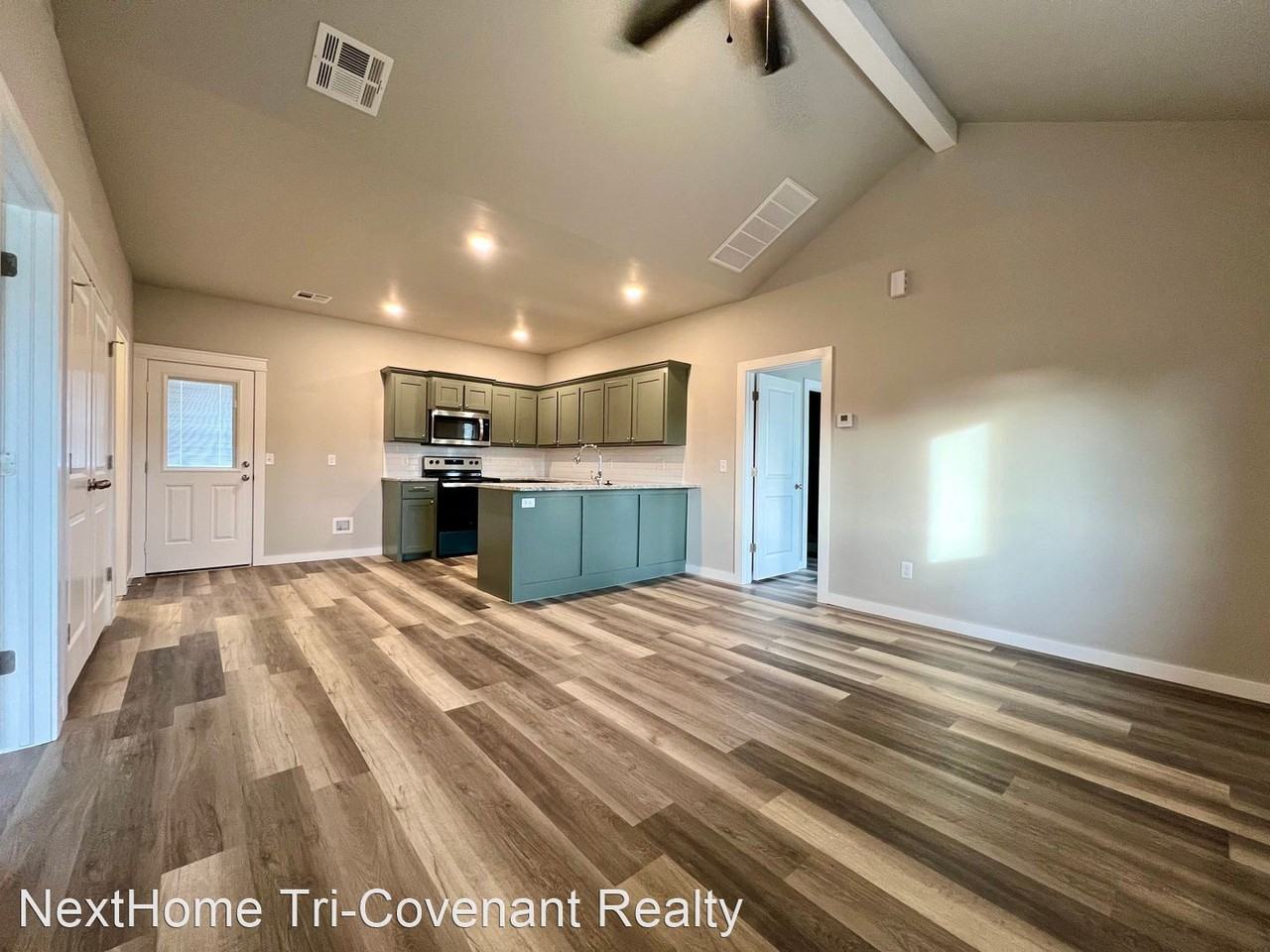 1028 W Iowa Ave - Photo 2 of 14