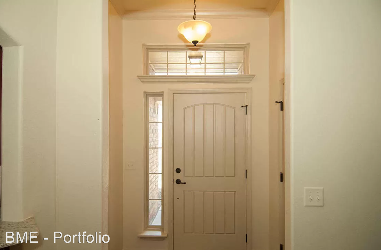7903 Knoxville Dr - Photo 2 of 15