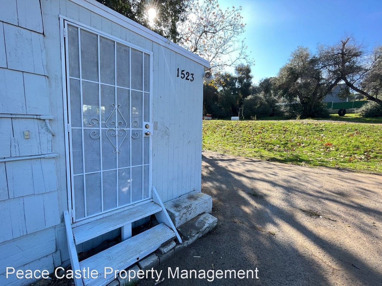 1523 Rock Springs Rd - Photo 3 of 34