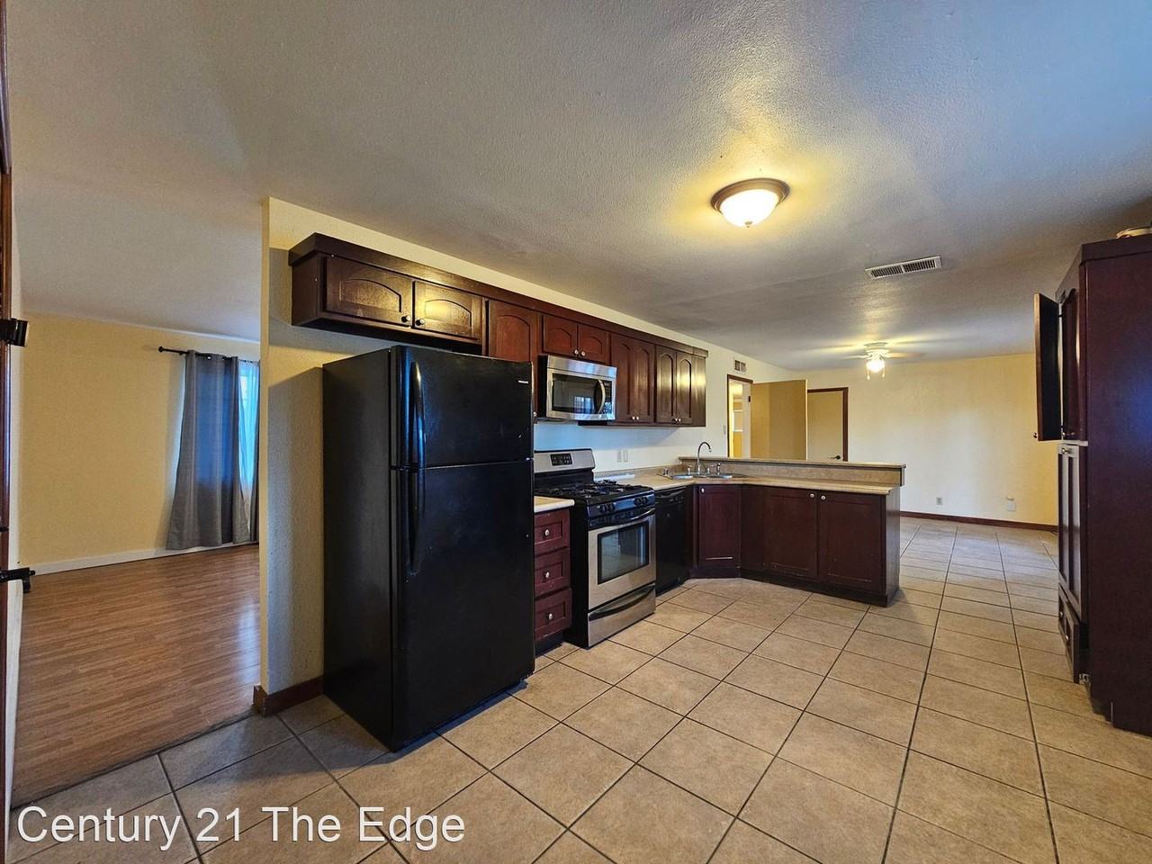 8105 Parkland Dr - Photo 2 of 16