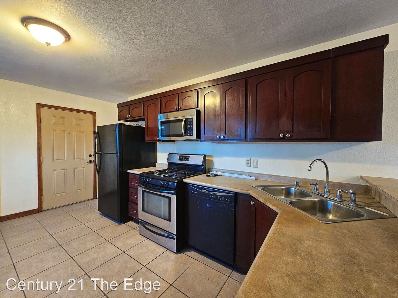 8105 Parkland Dr - Photo 3 of 16