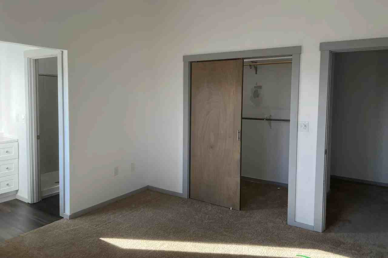 300 Fairview Ave - Photo 2 of 9