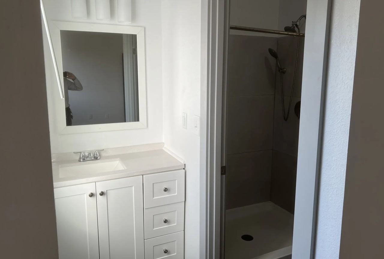 300 Fairview Ave - Photo 3 of 9