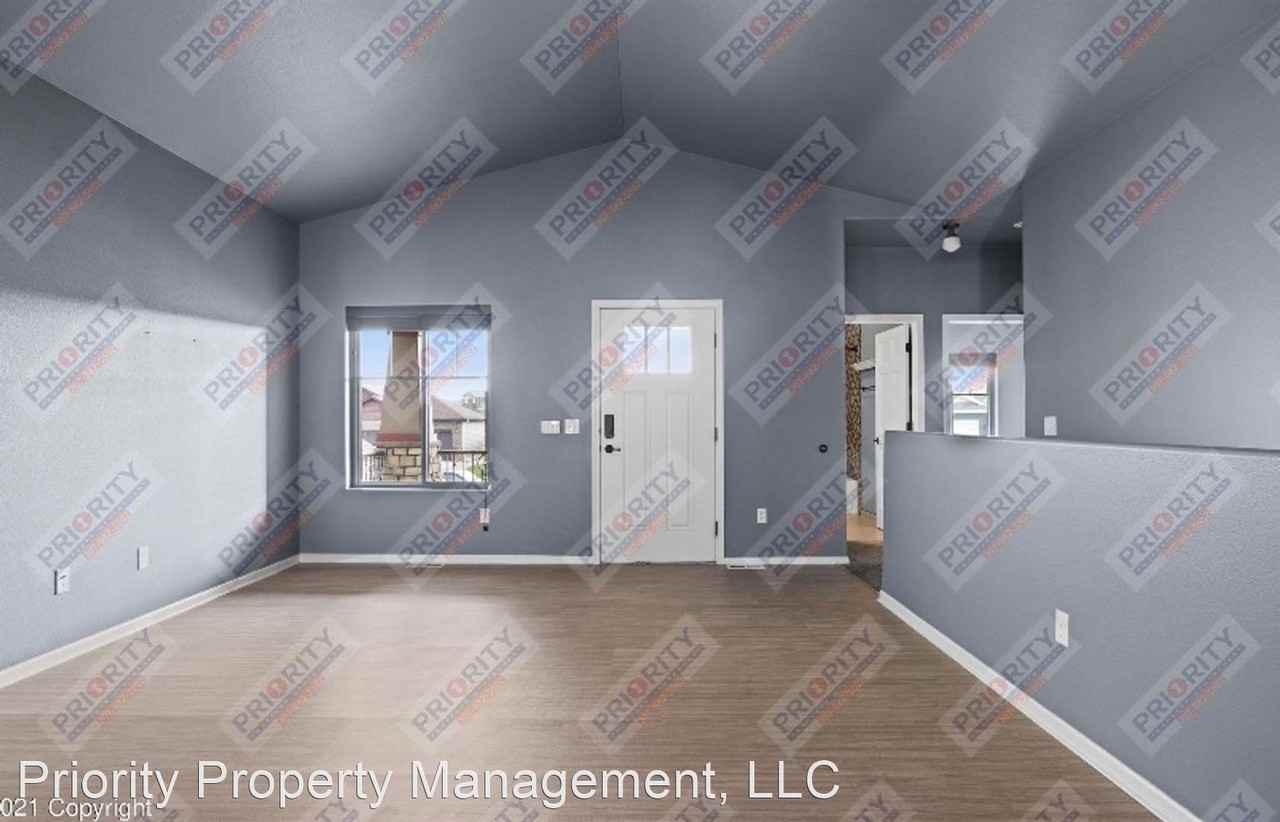 110 College Park Cir - Photo 3 of 20