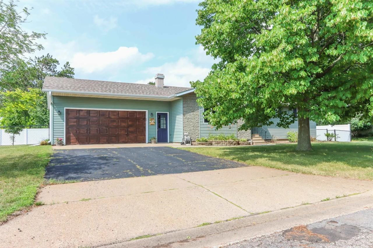 1215 Pineview Dr - Photo 2 of 19