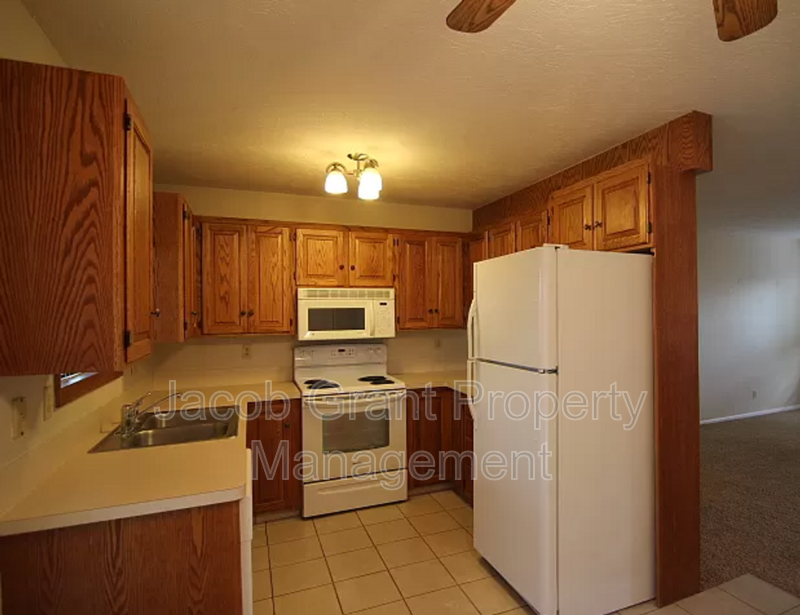 612 John Adams Ct - Photo 3 of 12