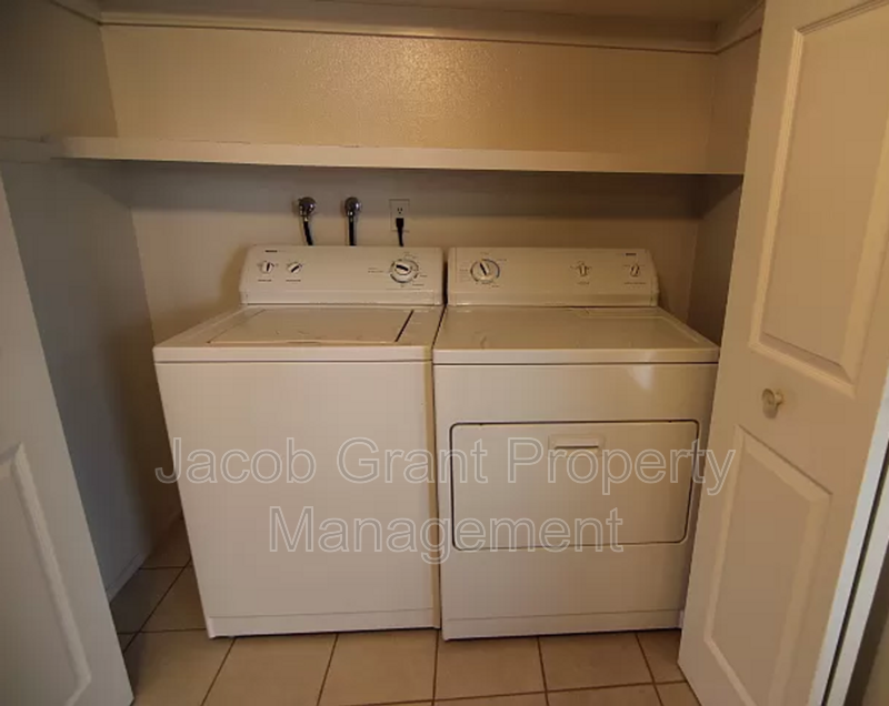 612 John Adams Ct - Photo 5 of 12