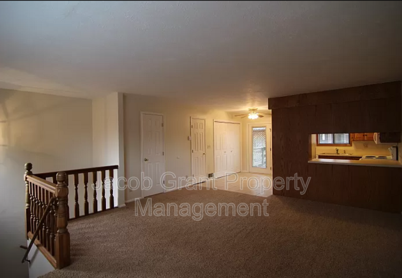 612 John Adams Ct - Photo 6 of 12