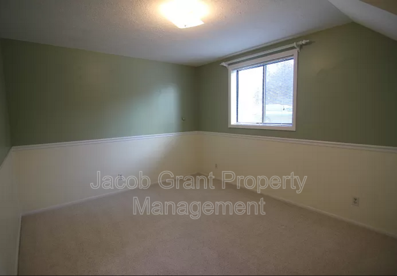 612 John Adams Ct - Photo 7 of 12