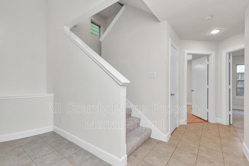 3627 Main Plaza Dr - Photo 3 of 36