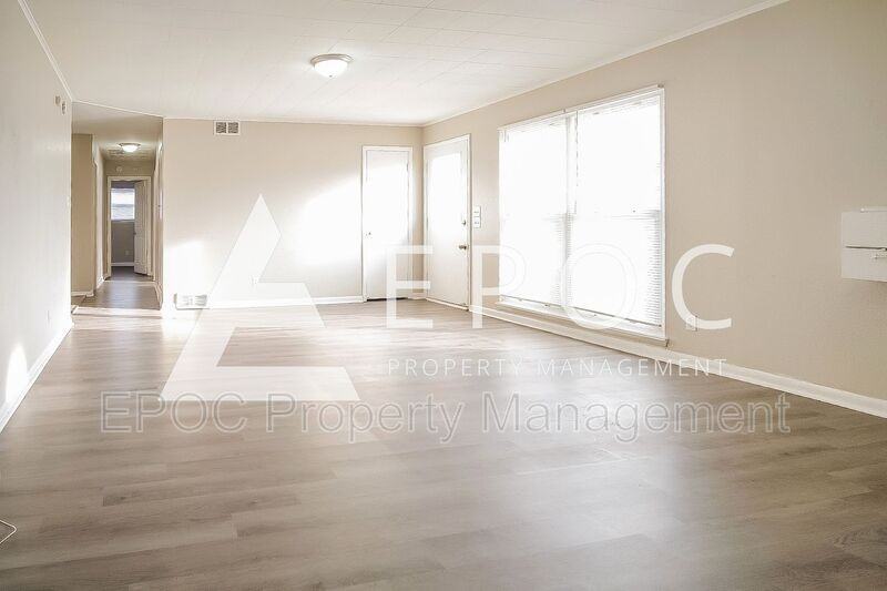 1109 Forest Dr - Photo 3 of 15