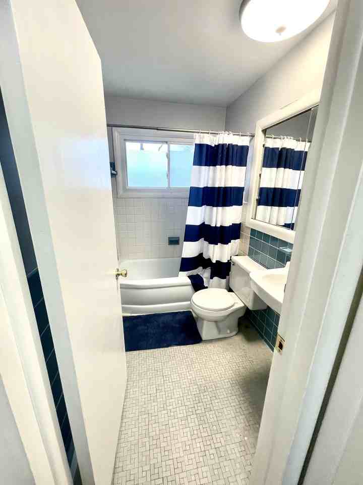 2134 Washtenaw Ave - Photo 5 of 13