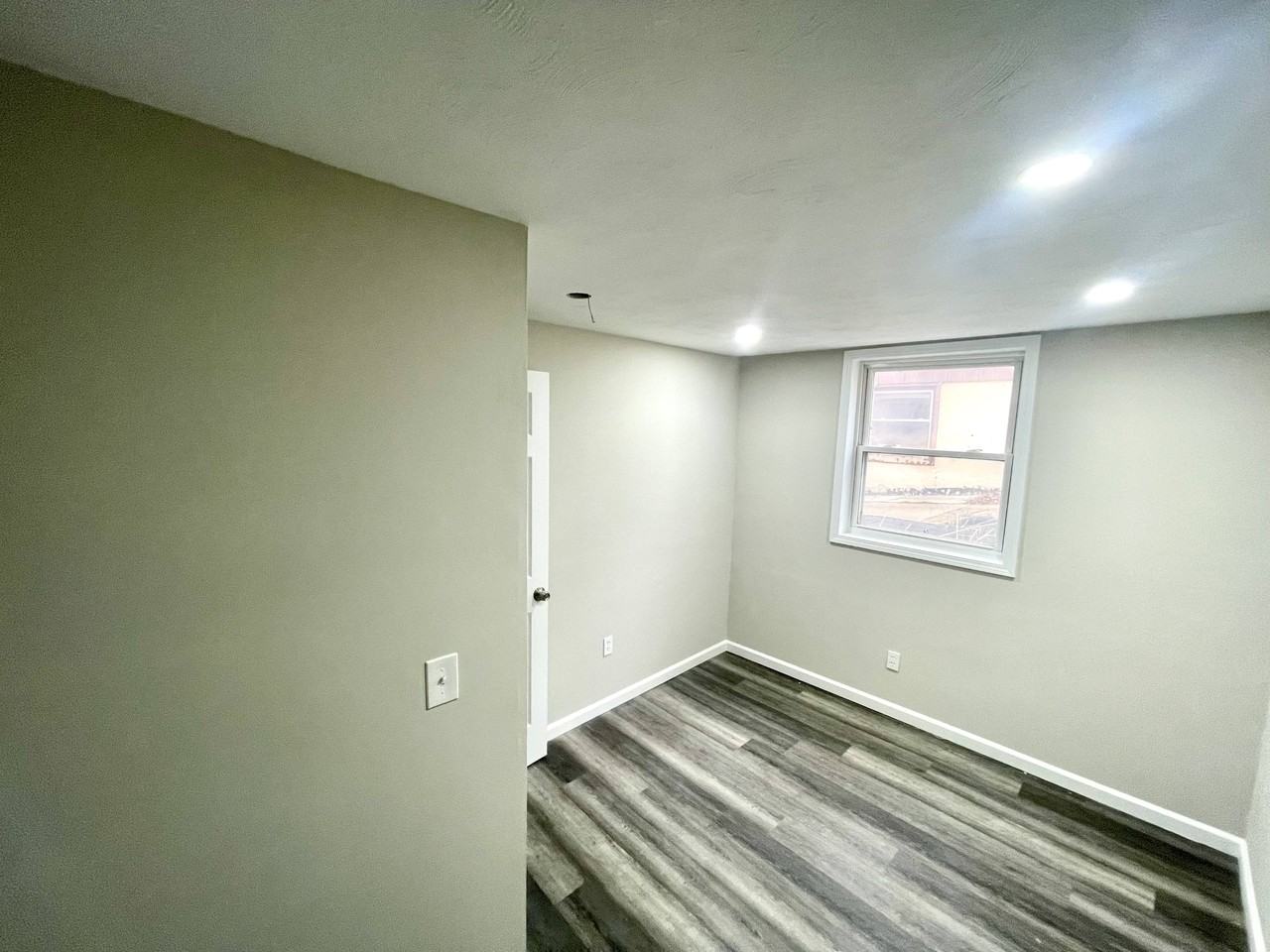 2134 Washtenaw Ave - Photo 7 of 13