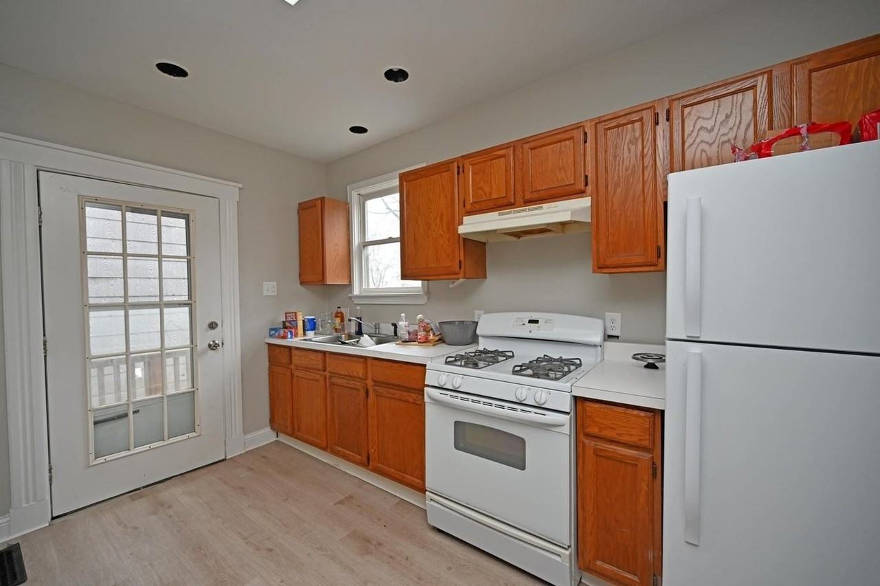 624 Riddle Road - Photo 2 of 26