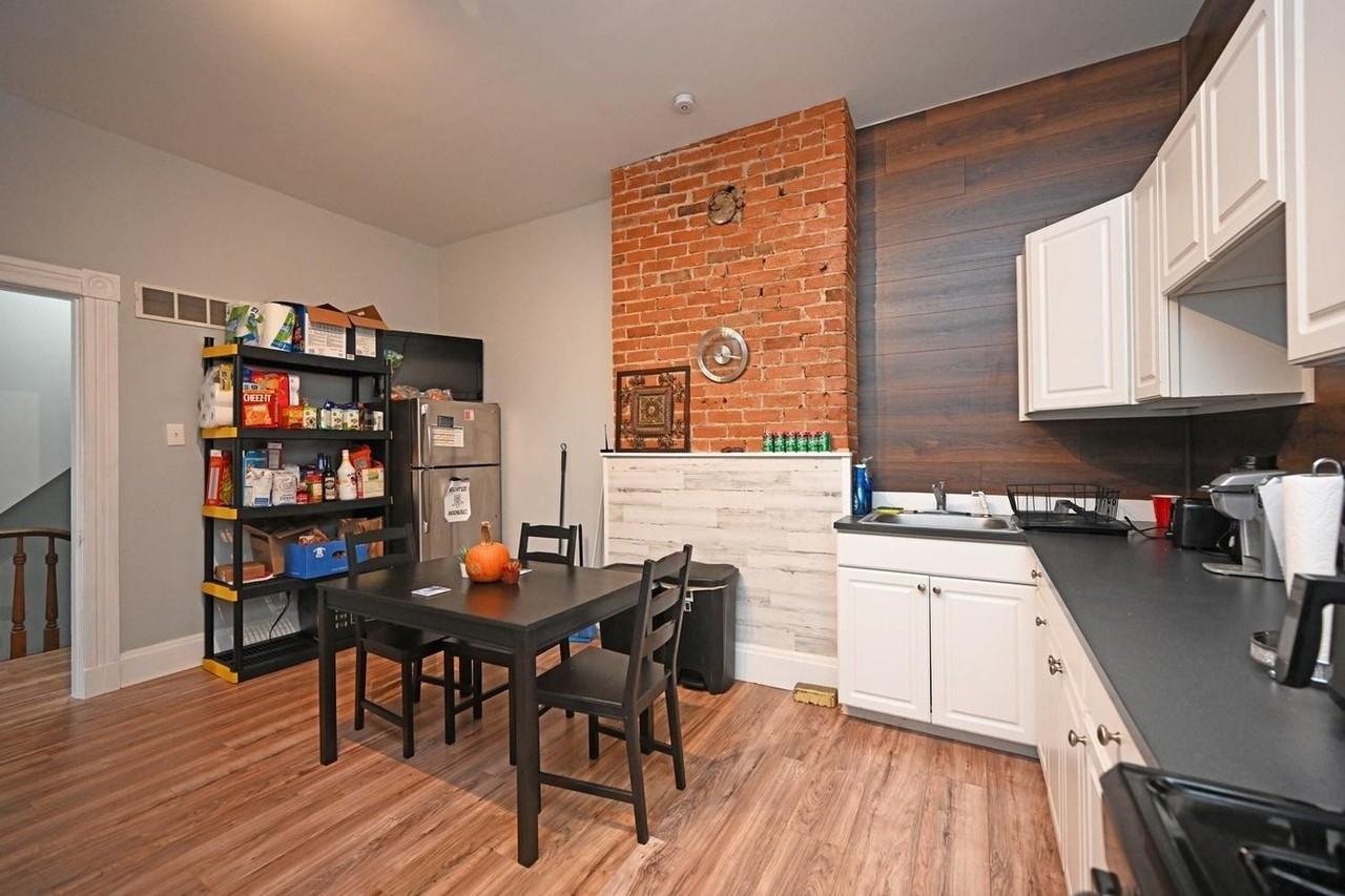 624 Riddle Road - Photo 5 of 26