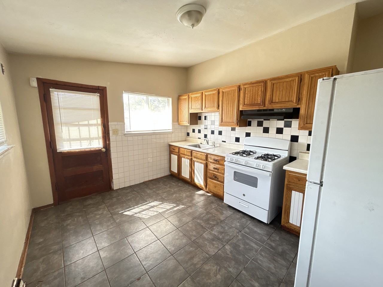 3413 Saint Henry Ln - Photo 3 of 6
