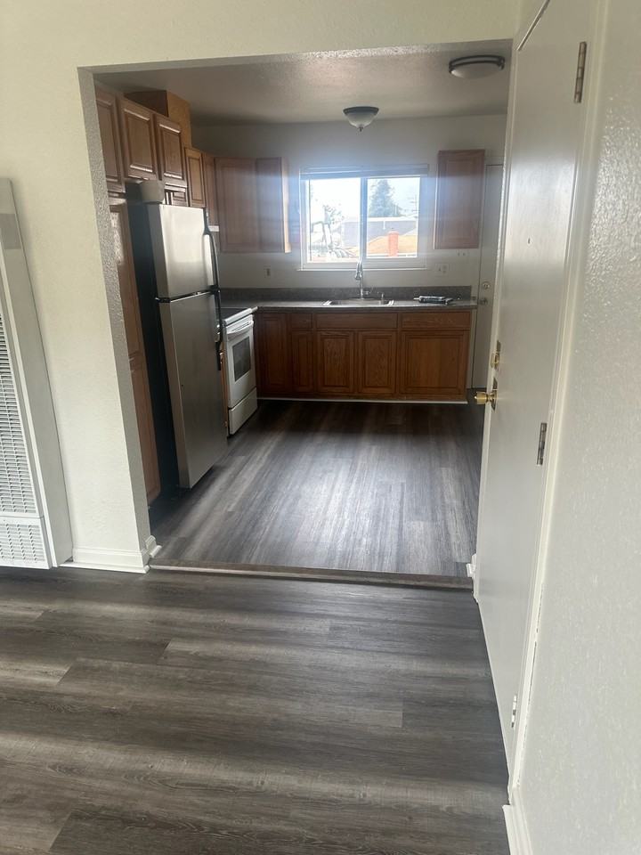 2320 90Th Ave - Photo 2 of 7