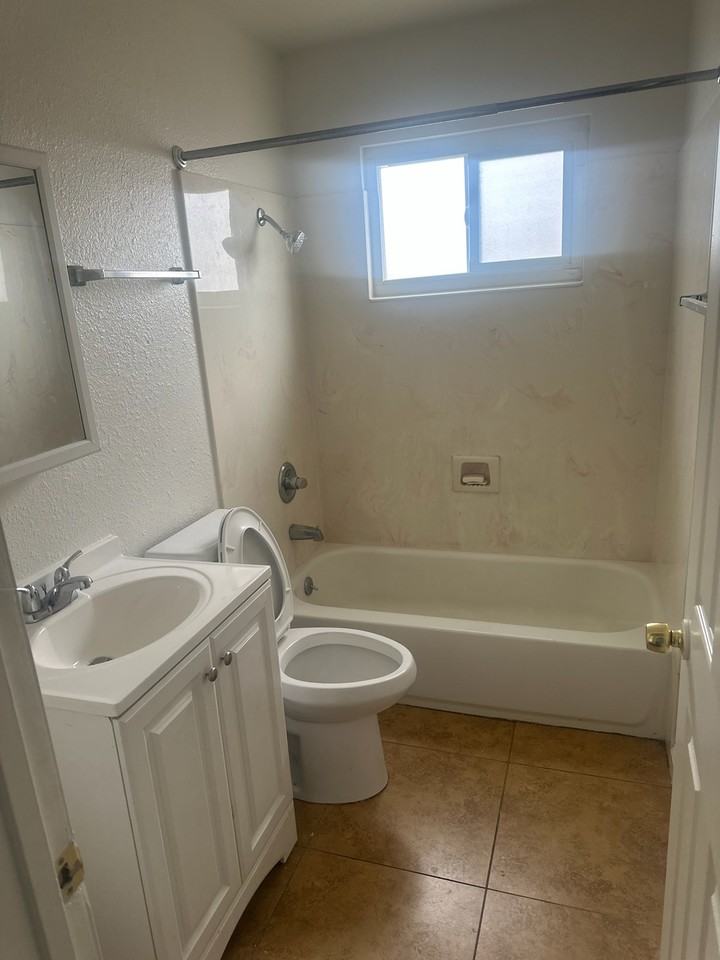 2320 90Th Ave - Photo 3 of 7