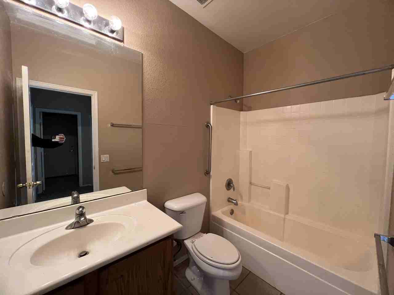 621 S 115th Dr - Photo 3 of 10