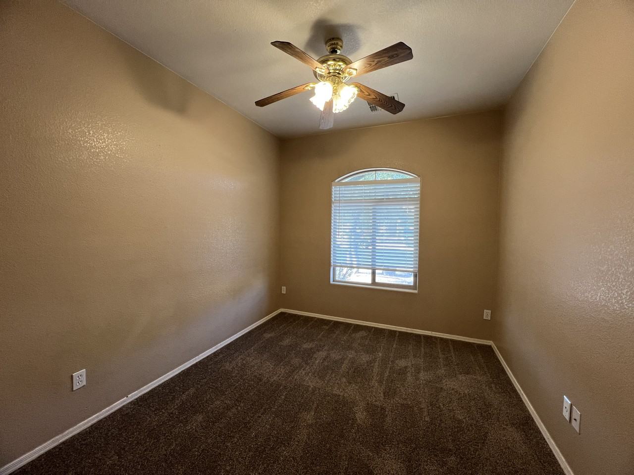 621 S 115th Dr - Photo 6 of 10