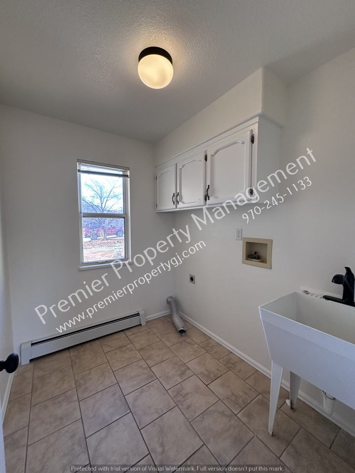3043 1/2 Regal Ct - Photo 2 of 35