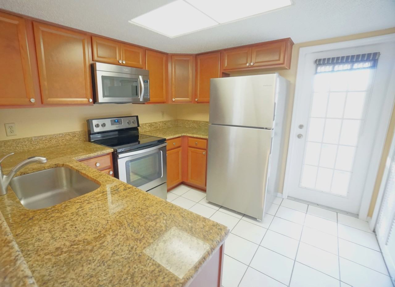 2263 Fletchers Point Cir - Photo 5 of 18