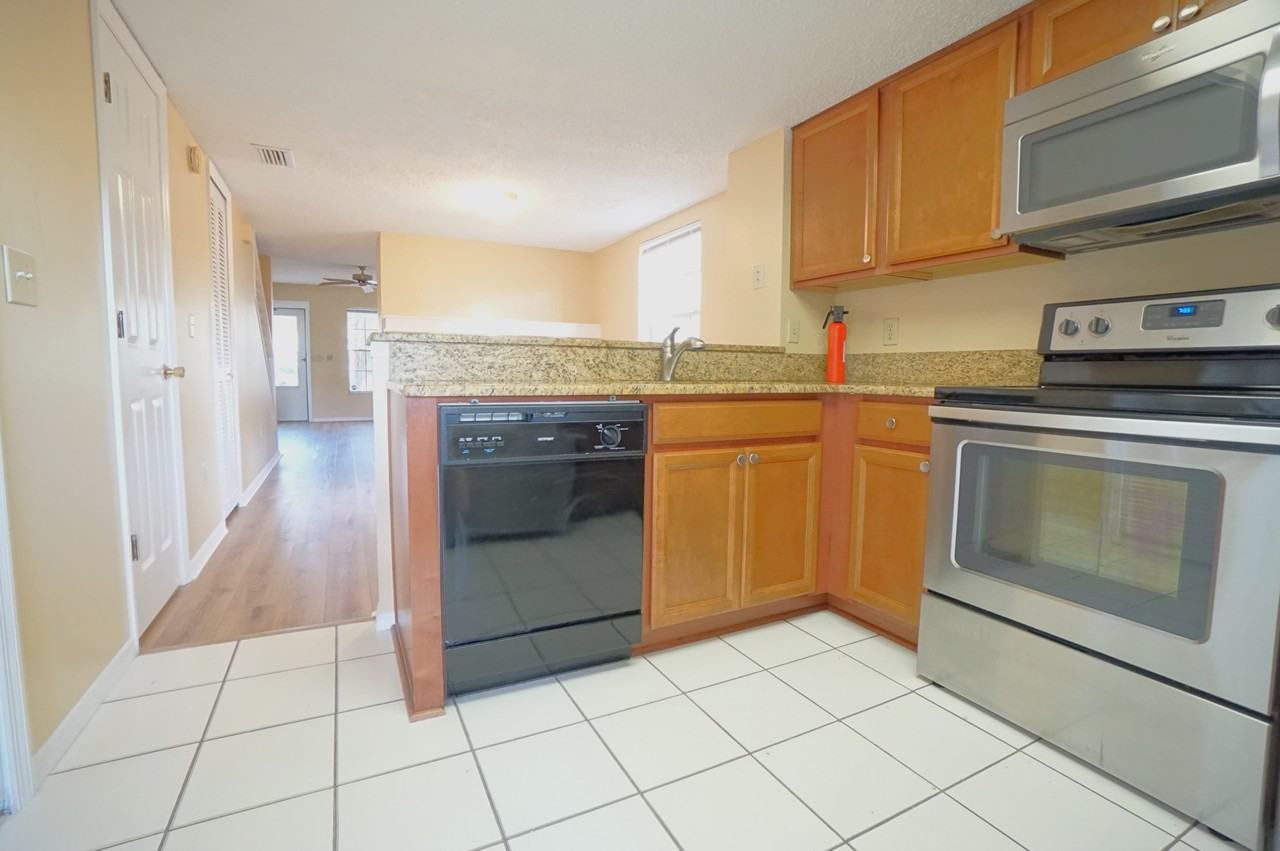 2263 Fletchers Point Cir - Photo 6 of 18