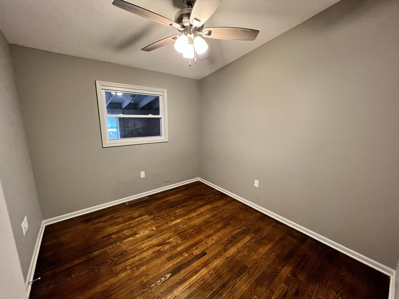 1102 Anderson St - Photo 5 of 10