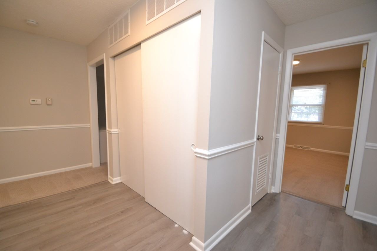 126 Montclair Cir - Photo 2 of 42