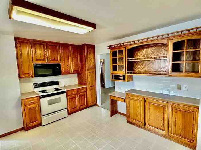 2812 Harvard St - Photo 3 of 23