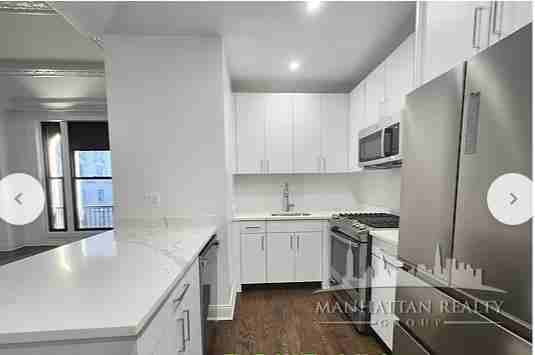 W 58th St #12A - Photo 3 of 11