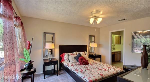 Huebner @ Vance Jackson - Photo 3 of 10