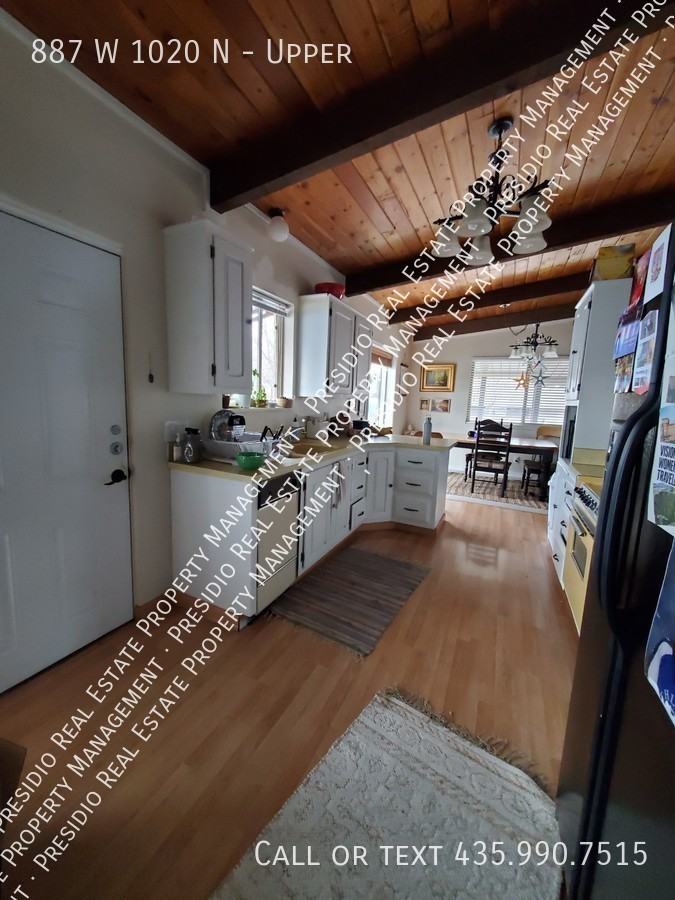 887 W 1020 N - Photo 2 of 22
