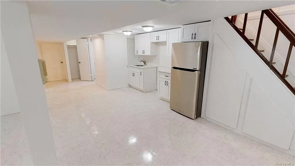 340 Tysens Ln #BS - Photo 3 of 9