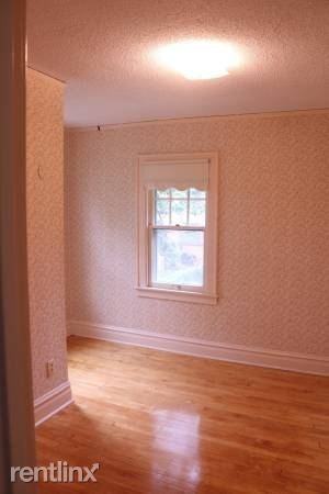 922 W Kalamazoo Ave - Photo 2 of 3