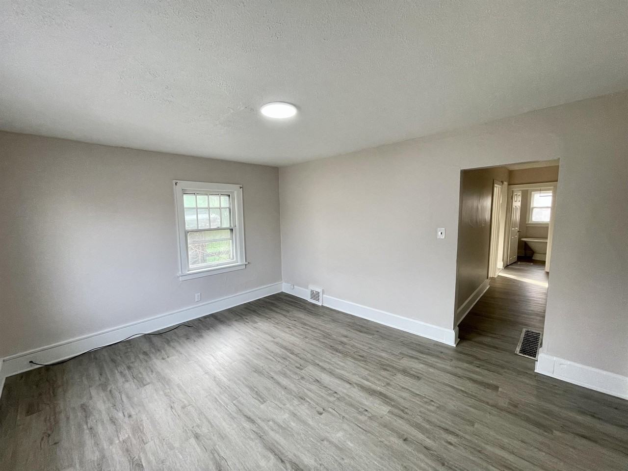 768770 Elma St #768B - Photo 2 of 11