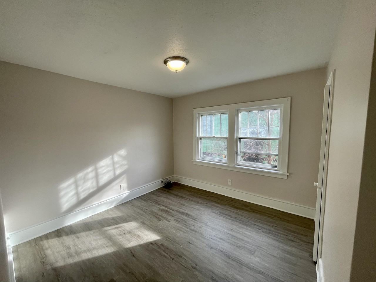 768770 Elma St #768B - Photo 3 of 11