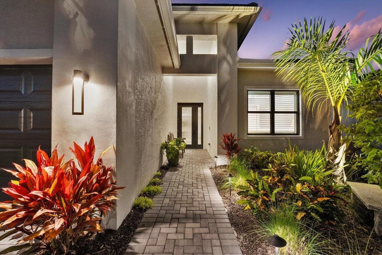 5582 Saint Armands Way - Photo 3 of 8