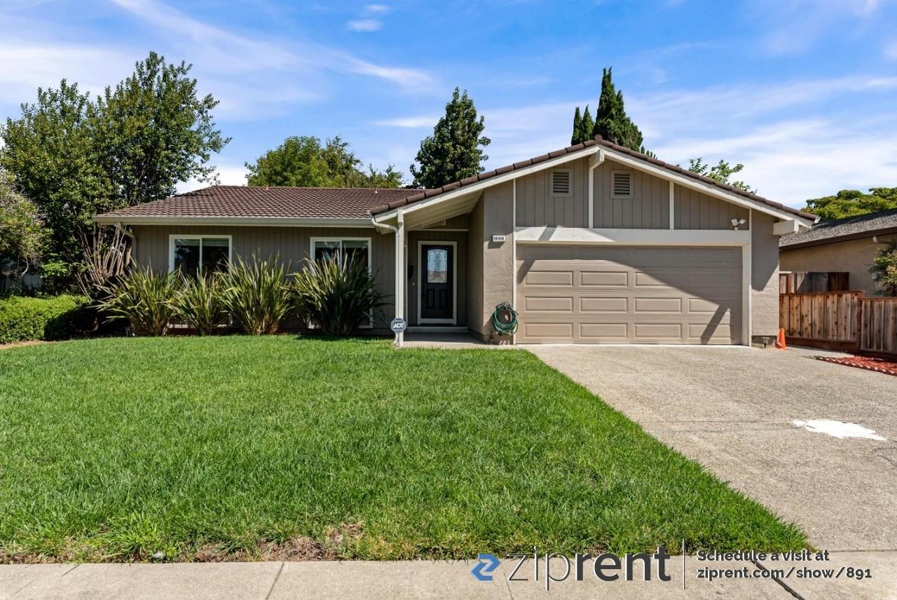 36458 Shelley Ct - Photo 2 of 19