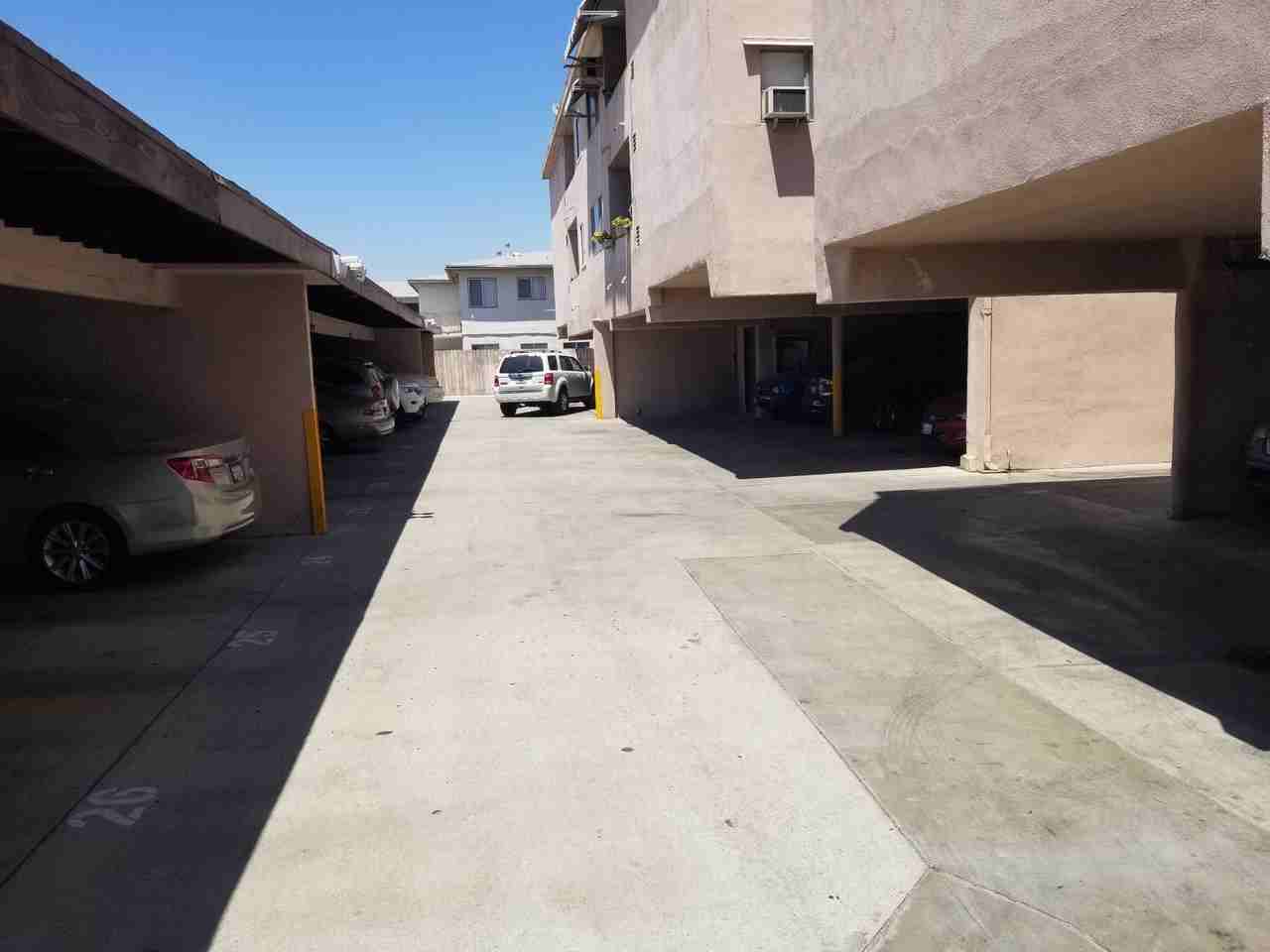 Whitsett Ave - Photo 4 of 48